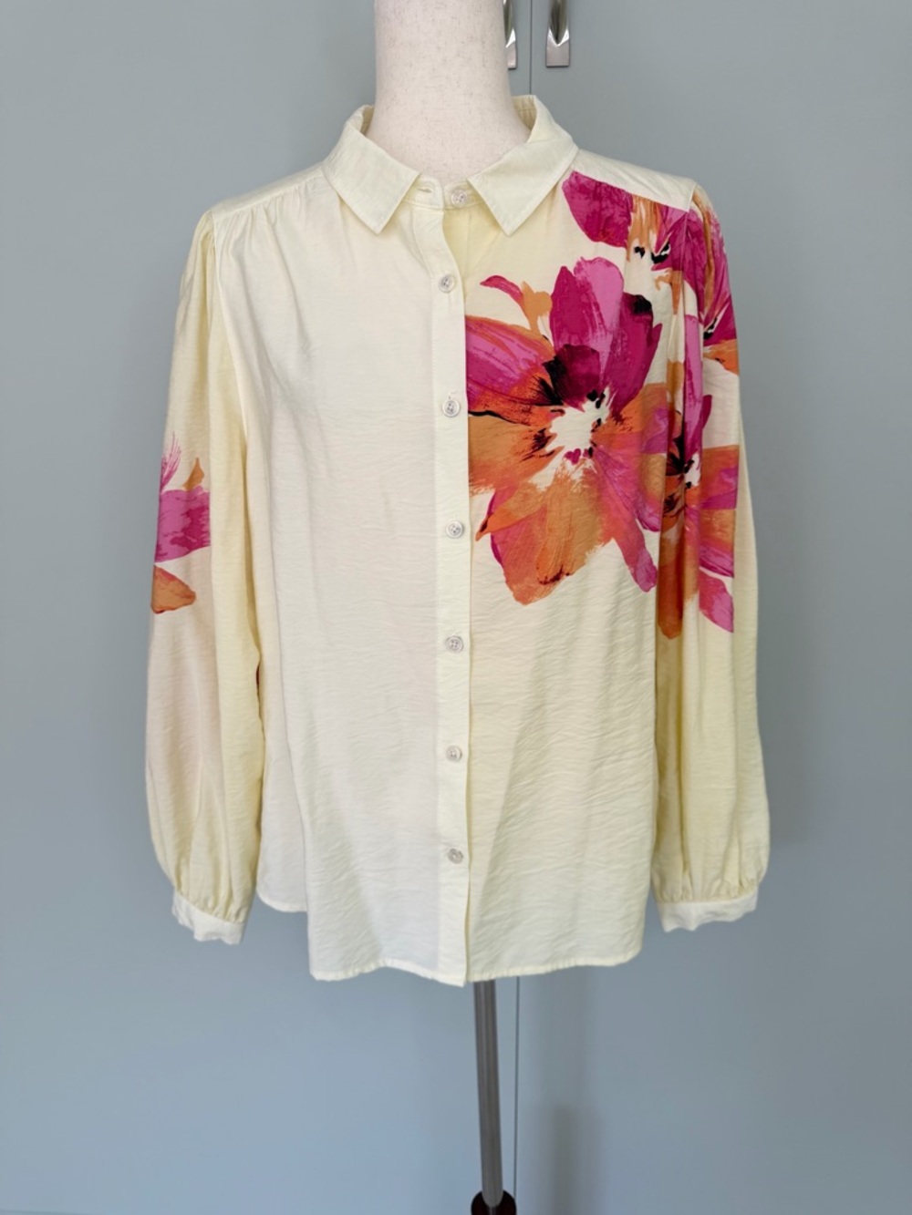 BADGLEY MISCHKA Women’s Collared Buttondown Floral Printed Shirt Cream BW340040